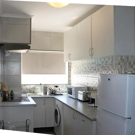 Apartment T1 - Acacias With Pool Montechoro Next To The Swimming Pool Of Jupiter *